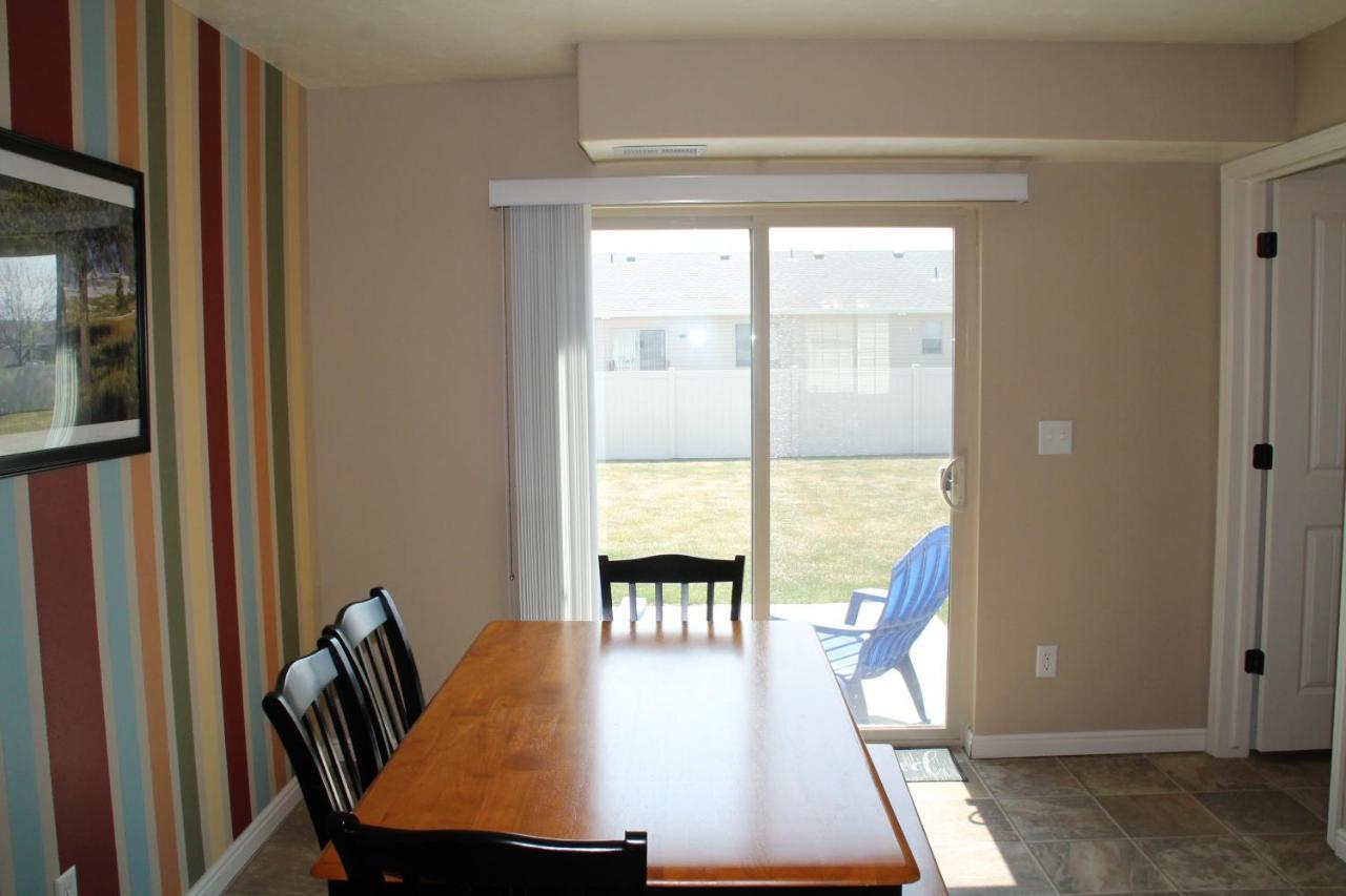 3 Queen Beds, 1 Twin Bed, 2 Rooms, 1 And A Half Bath, Self Check-In, Flexcation Equipped 아이다호 팔스 외부 사진