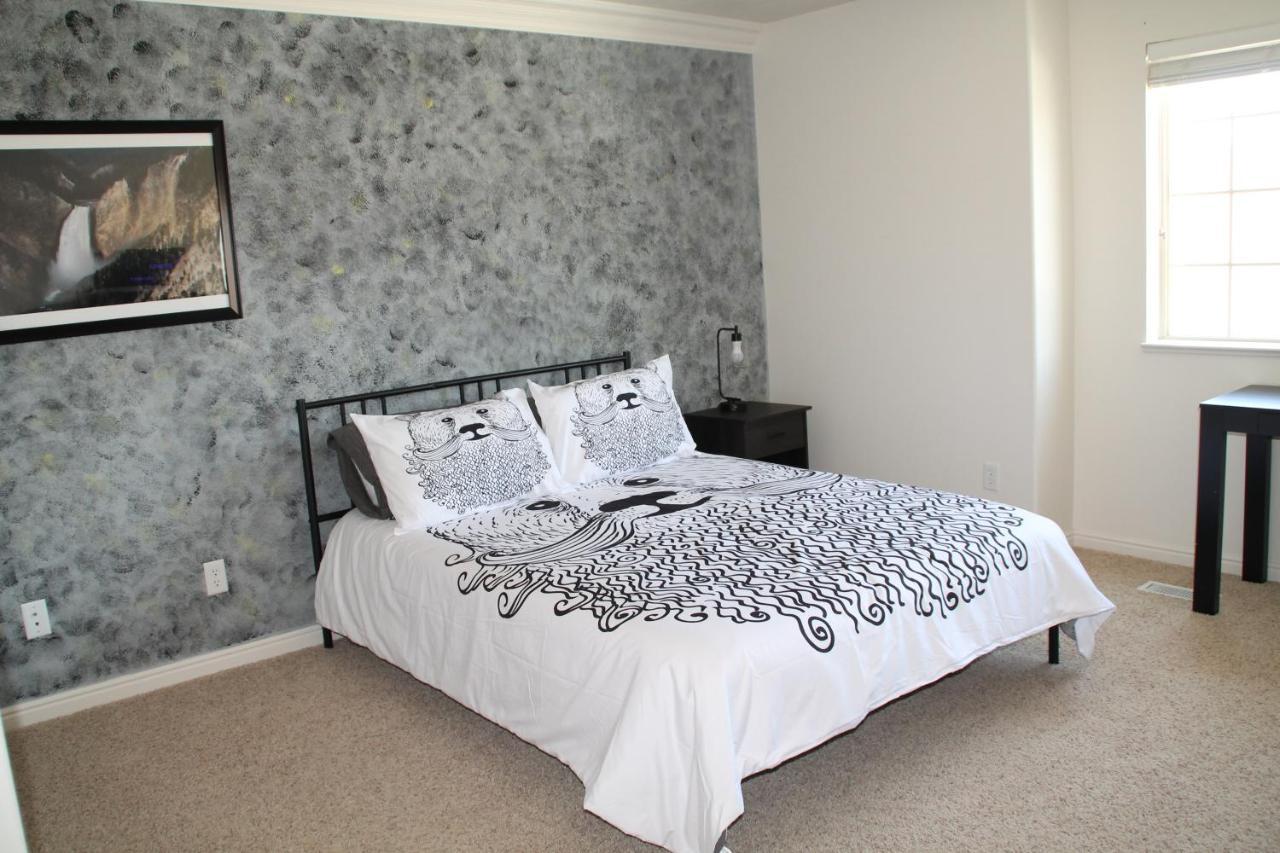 3 Queen Beds, 1 Twin Bed, 2 Rooms, 1 And A Half Bath, Self Check-In, Flexcation Equipped 아이다호 팔스 외부 사진